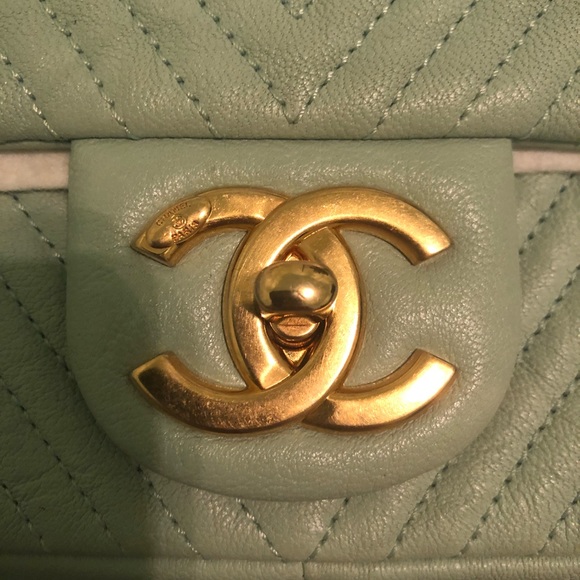 SOLD @ EBAY AUTH 2016 CHANEL CHEVRON FLAP BAG - Picture 4 of 8